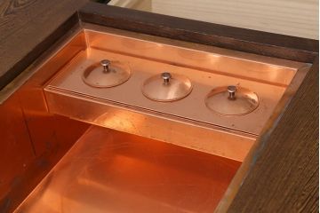 中古　最高級品　鉄刀木(タガヤサン)無垢材　内部銅製  美しい木目が魅力の関西火鉢(ローテーブル、長火鉢、座卓、リビングテーブル、囲炉裏)(R-040239)