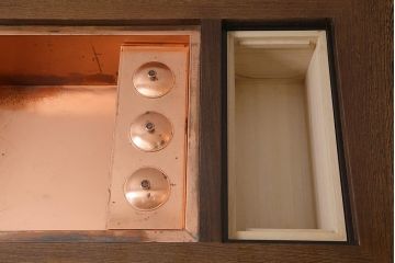 中古　最高級品　鉄刀木(タガヤサン)無垢材　内部銅製  美しい木目が魅力の関西火鉢(ローテーブル、長火鉢、座卓、リビングテーブル、囲炉裏)(R-040239)
