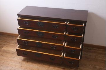 中古　伝統民芸家具　岩谷堂箪笥　天板リメイク・栗材　かくし付き　金具の意匠が上品な整理箪笥(引き出し、チェスト、衣装箪笥)(R-040240)