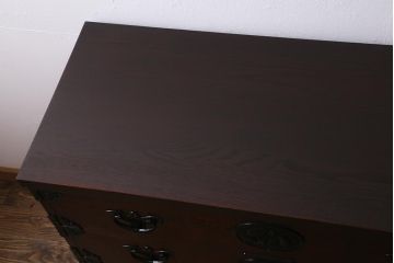 中古　伝統民芸家具　岩谷堂箪笥　天板リメイク・栗材　かくし付き　金具の意匠が上品な整理箪笥(引き出し、チェスト、衣装箪笥)(R-040240)