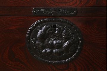 中古　伝統民芸家具　岩谷堂箪笥　天板リメイク・栗材　かくし付き　金具の意匠が上品な整理箪笥(引き出し、チェスト、衣装箪笥)(R-040240)