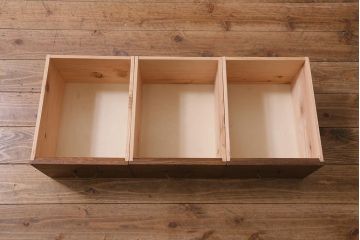 ラフジュ工房オリジナル　古材使用　リメイク家具　モールガラス　パタパタ扉　ペイントカラーがレトロなキャビネット(収納棚、リビングボード)(R-040242)