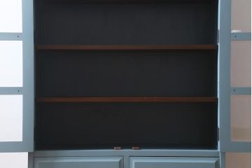 リメイク家具　中古　北海道民芸家具　ブルーペイントがおしゃれなキャビネット(収納棚、戸棚)(R-040243)