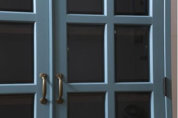 リメイク家具　中古　北海道民芸家具　ブルーペイントがおしゃれなキャビネット(収納棚、戸棚)(R-040243)