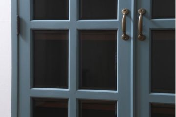 リメイク家具　中古　北海道民芸家具　ブルーペイントがおしゃれなキャビネット(収納棚、戸棚)(R-040243)