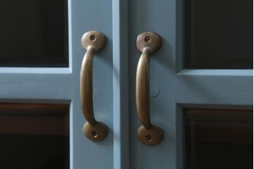 リメイク家具　中古　北海道民芸家具　ブルーペイントがおしゃれなキャビネット(収納棚、戸棚)(R-040243)