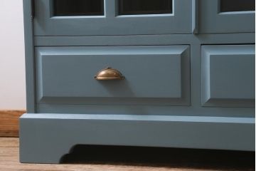 リメイク家具　中古　北海道民芸家具　ブルーペイントがおしゃれなキャビネット(収納棚、戸棚)(R-040243)