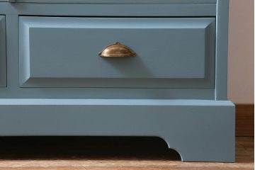 リメイク家具　中古　北海道民芸家具　ブルーペイントがおしゃれなキャビネット(収納棚、戸棚)(R-040243)