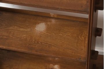 アンティーク家具　昭和レトロ　味わい深い木肌が魅力の楔(くさび)式本棚(オープンラック、収納棚、飾り棚)(R-040245)