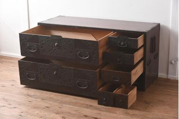 アンティーク家具　和製アンティーク　明治期　細かな透かし金具が目を引く佐渡箪笥(八幡箪笥、衣装箪笥、引き出し、チェスト)(R-040248)