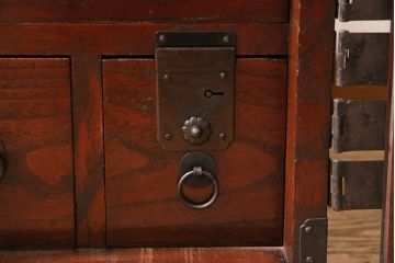 アンティーク家具　江戸明治期　総桐材　観音開き戸　十字金具が迫力のある上手物の重ね箪笥(観音箪笥、衣装箪笥、時代箪笥、桐箪笥、桐たんす)(R-040249)