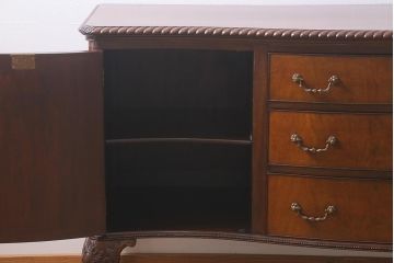 アンティーク家具　イギリスアンティーク　マホガニー材　高級感漂うエレガントな佇まいのサイドボード(収納棚)(R-040252)