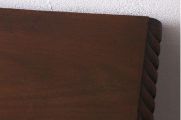 アンティーク家具　イギリスアンティーク　マホガニー材　高級感漂うエレガントな佇まいのサイドボード(収納棚)(R-040252)