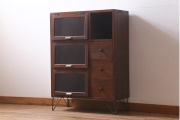 ラフジュ工房オリジナル　古材使用　リメイク家具　濃い色味が素敵なパタパタ扉付きキャビネット(収納棚)(R-040253)