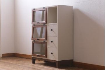 ラフジュ工房オリジナル　古材使用　リメイク家具　ペイント　バイカラーがレトロなパタパタ扉のキャビネット(収納棚、リビングボード)(R-040255)