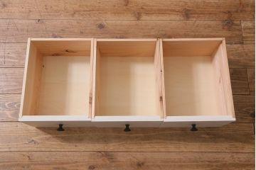 ラフジュ工房オリジナル　古材使用　リメイク家具　ペイント　バイカラーがレトロなパタパタ扉のキャビネット(収納棚、リビングボード)(R-040255)