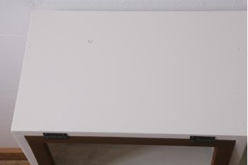 ラフジュ工房オリジナル　古材使用　リメイク家具　ペイント　バイカラーがレトロなパタパタ扉のキャビネット(収納棚、リビングボード)(R-040255)