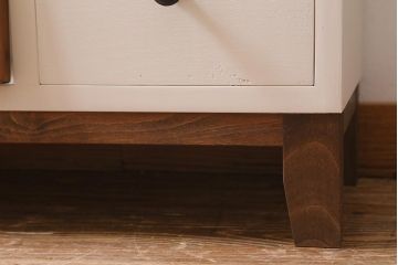 ラフジュ工房オリジナル　古材使用　リメイク家具　ペイント　バイカラーがレトロなパタパタ扉のキャビネット(収納棚、リビングボード)(R-040255)