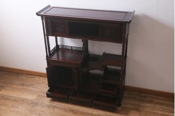 中古　民芸家具　花梨(カリン)材　緻密な意匠が魅力的な飾り棚(茶棚)(R-040259)