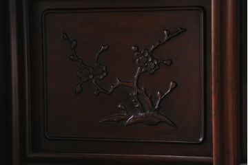 中古　民芸家具　花梨(カリン)材　緻密な意匠が魅力的な飾り棚(茶棚)(R-040259)