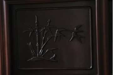 中古　民芸家具　花梨(カリン)材　緻密な意匠が魅力的な飾り棚(茶棚)(R-040259)