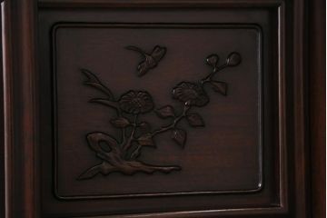 中古　民芸家具　花梨(カリン)材　緻密な意匠が魅力的な飾り棚(茶棚)(R-040259)