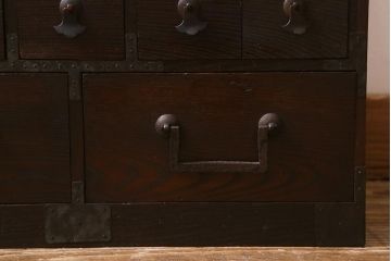 アンティーク家具　古民具　三方欅(ケヤキ)材　漆塗り　引き出し17杯の小箪笥(小引き出し、薬箪笥)(R-040262)