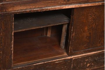 アンティーク家具　タモ材　蜻蛉(トンボ)の透かしが目を引く重ね茶棚(茶箪笥、飾り棚)(R-040266)