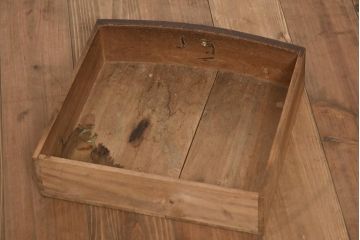 アンティーク家具　タモ材　蜻蛉(トンボ)の透かしが目を引く重ね茶棚(茶箪笥、飾り棚)(R-040266)