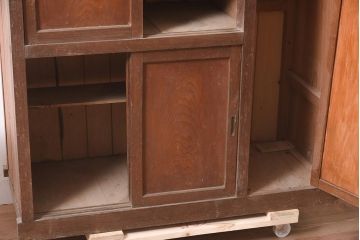 レトロ家具　昭和初期　大振りサイズ　ノスタルジックな雰囲気漂う趣たっぷりの木製下駄箱(戸棚、収納棚)(R-040274)