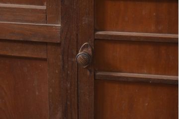 レトロ家具　昭和初期　大振りサイズ　ノスタルジックな雰囲気漂う趣たっぷりの木製下駄箱(戸棚、収納棚)(R-040274)