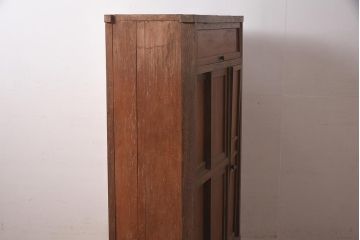 レトロ家具　昭和初期　大振りサイズ　ノスタルジックな雰囲気漂う趣たっぷりの木製下駄箱(戸棚、収納棚)(R-040274)