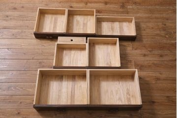 中古　高級品　工芸家具　ケヤキ材　漆塗り　しっとりとした佇まいの上品な茶箪笥(定価48万円)(飾り棚、収納棚)(R-040295)