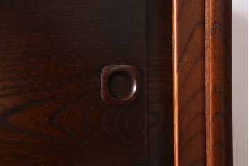 中古　高級品　工芸家具　ケヤキ材　漆塗り　しっとりとした佇まいの上品な茶箪笥(定価48万円)(飾り棚、収納棚)(R-040295)