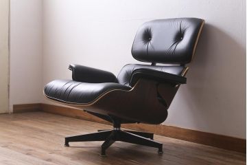 展示品　極美品　Hermanmiller(ハーマンミラー社)　ウォールナット　トールサイズ　イームズラウンジチェア&オットマン(定価約89万円)