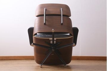 展示品　極美品　Hermanmiller(ハーマンミラー社)　ウォールナット　トールサイズ　イームズラウンジチェア&オットマン(定価約89万円)