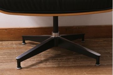 展示品　極美品　Hermanmiller(ハーマンミラー社)　ウォールナット　トールサイズ　イームズラウンジチェア&オットマン(定価約89万円)