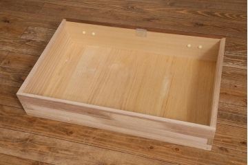 中古　伝統工芸品　桂月　菊の意匠金具がアクセントになった加茂総桐箪笥のワードローブ(総桐たんす、洋服タンス、衣装タンス)(定価約120万円)(R-040297)