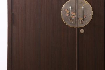 中古　伝統工芸品　桂月　菊の意匠金具がアクセントになった加茂総桐箪笥のワードローブ(総桐たんす、洋服タンス、衣装タンス)(定価約120万円)(R-040297)