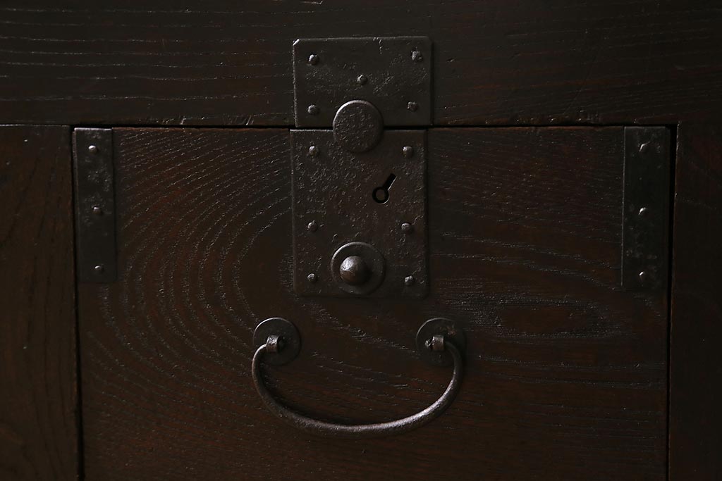 アンティーク家具　前面欅(ケヤキ)材　重厚な佇まいの大型帳場箪笥(水屋箪笥、サイドボード、テレビ台、テレビボード)(R-040298)