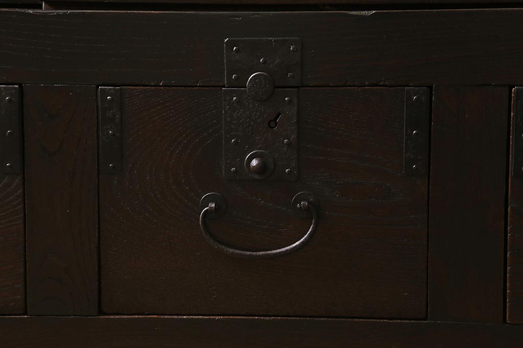 アンティーク家具　前面欅(ケヤキ)材　重厚な佇まいの大型帳場箪笥(水屋箪笥、サイドボード、テレビ台、テレビボード)(R-040298)