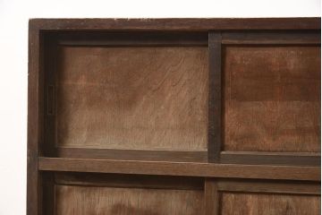 レトロ家具　引き出し付き　木製引き戸のシンプルな収納棚(戸棚、キャビネット)(R-040306)