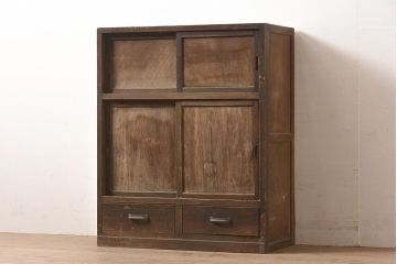 レトロ家具　引き出し付き　木製引き戸のシンプルな収納棚(戸棚、キャビネット)(R-040306)