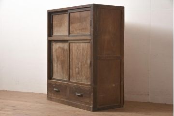 レトロ家具　引き出し付き　木製引き戸のシンプルな収納棚(戸棚、キャビネット)(R-040306)