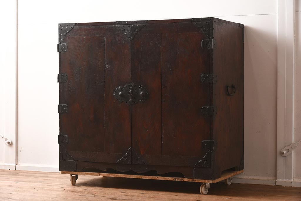 アンティーク家具　古民具・骨董　品のある佇まいが魅力の観音箪笥(時代箪笥、引き出し、チェスト)(R-040311)