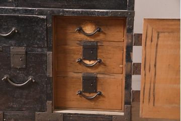 アンティーク家具　明治期　一本物　ヒノキ材　凝ったつくりが魅力的な上手物の帳場箪笥(チェスト、引き出し)(R-040314)