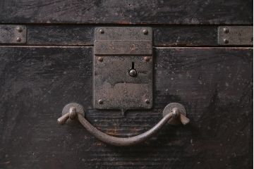 アンティーク家具　明治期　一本物　ヒノキ材　凝ったつくりが魅力的な上手物の帳場箪笥(チェスト、引き出し)(R-040314)