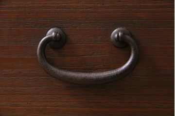 アンティーク家具　明治大正期　古箪笥リメイク　天板ヒノキ材　フラップダウン扉のコーナーテレビ台(テレビボード、リビングボード)(R-040318)