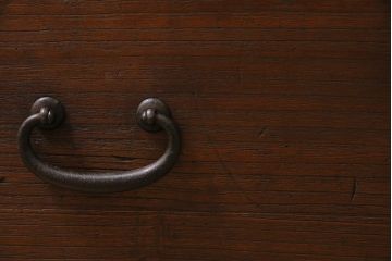 アンティーク家具　明治大正期　古箪笥リメイク　天板ヒノキ材　フラップダウン扉のコーナーテレビ台(テレビボード、リビングボード)(R-040318)