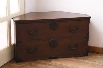 アンティーク家具　明治大正期　古箪笥リメイク　天板ヒノキ材　フラップダウン扉のコーナーテレビ台(テレビボード、リビングボード)(R-040318)
